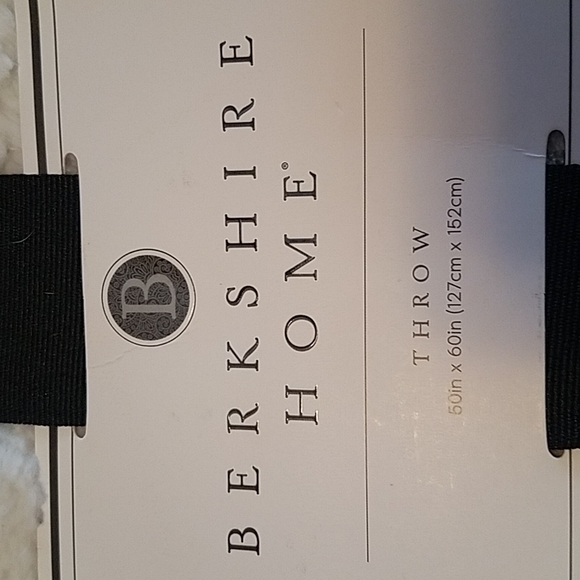 Throw - Picture 3 of 3